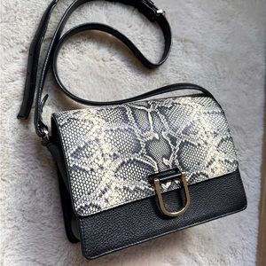 Genuine leather medium size bag